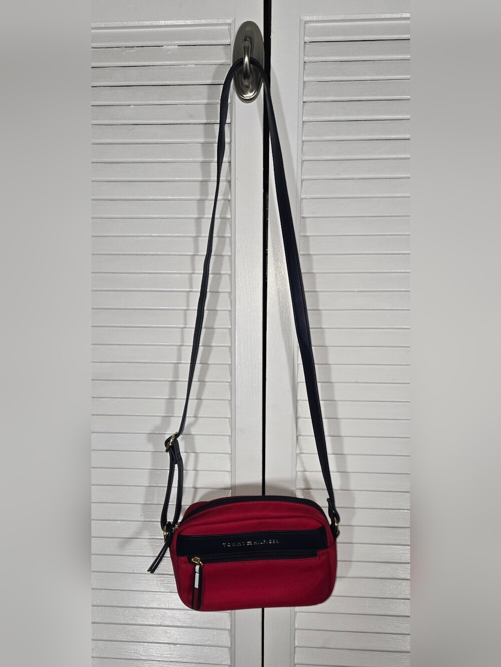 Tommy Hilfiger Nylon Red Navy Camera Style Zippered Crossbody Bag